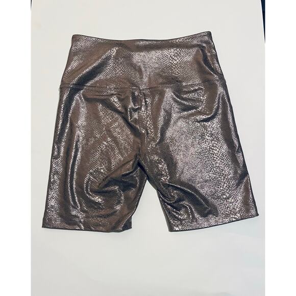 Beyond Yoga shorts - Picture 2 of 5